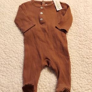 Oona Baby ribbed footie brown